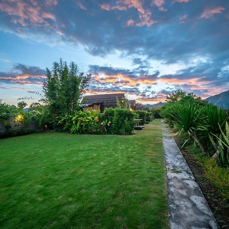 Tegal Bamboo Cottages & Private Hot Spring Baturaja  Εξωτερικό φωτογραφία