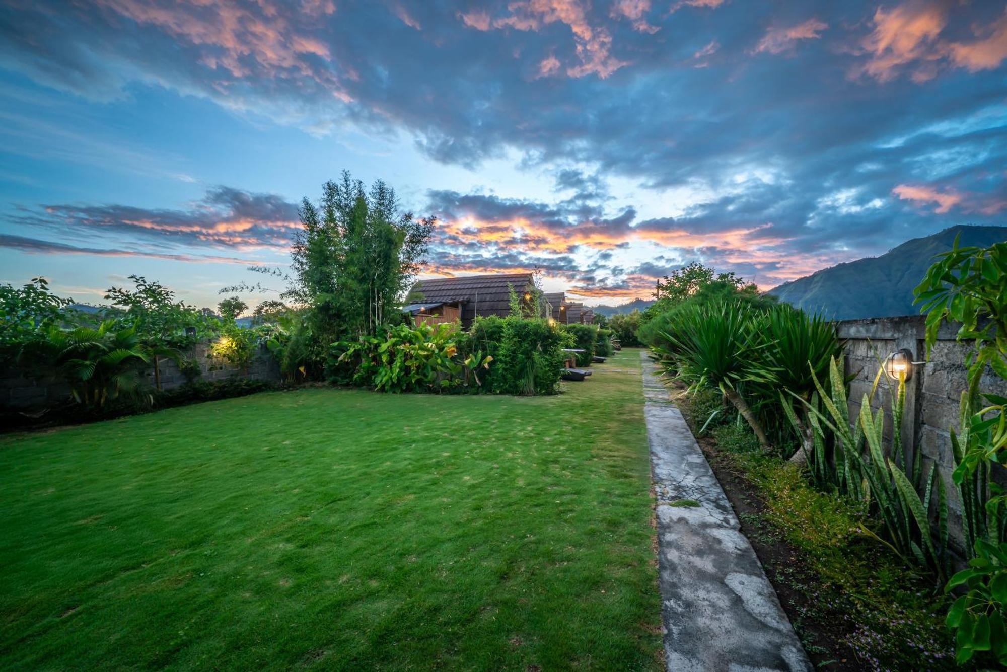Tegal Bamboo Cottages & Private Hot Spring Baturaja  Εξωτερικό φωτογραφία