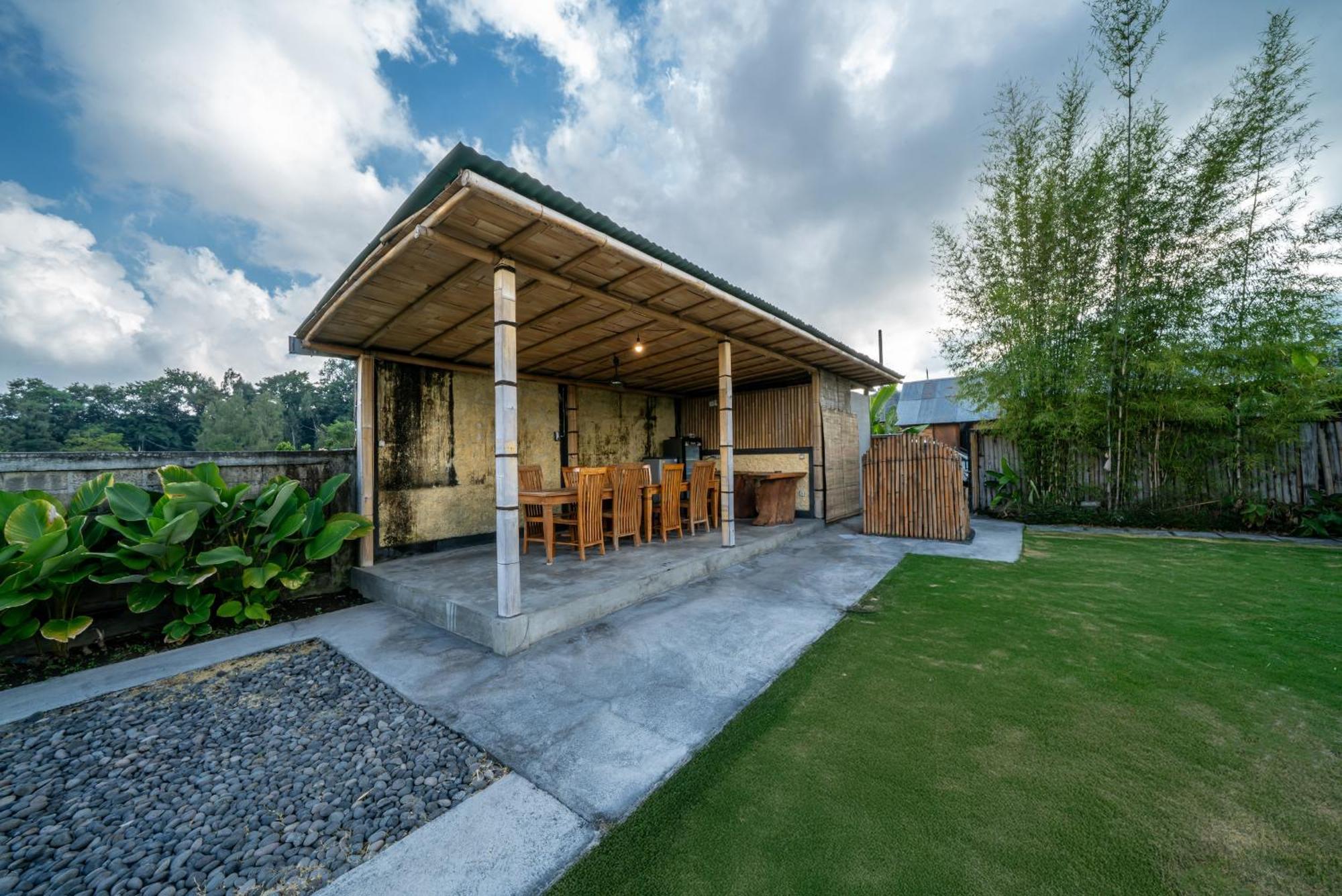Tegal Bamboo Cottages & Private Hot Spring Baturaja  Εξωτερικό φωτογραφία